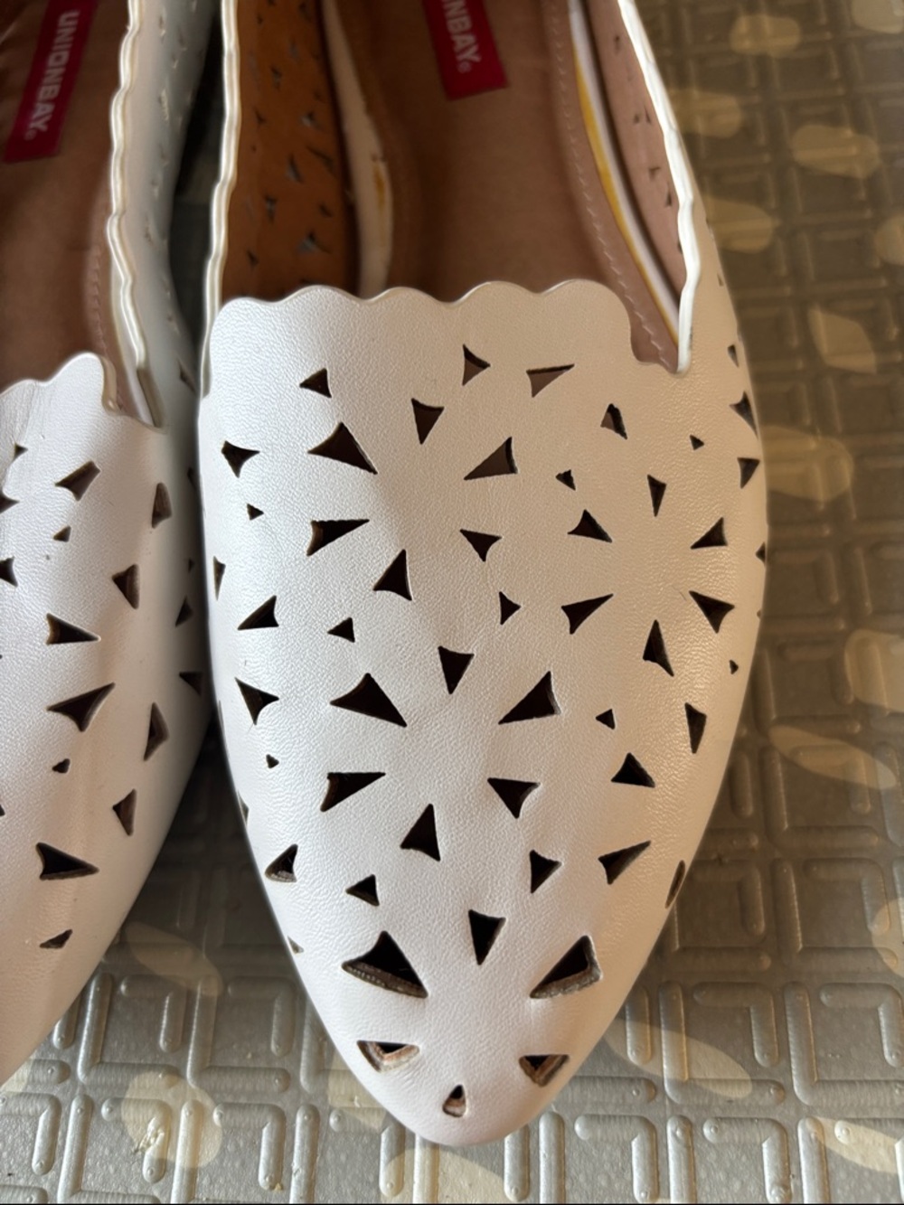NWT WHITE FLATS - Picture 2 of 6